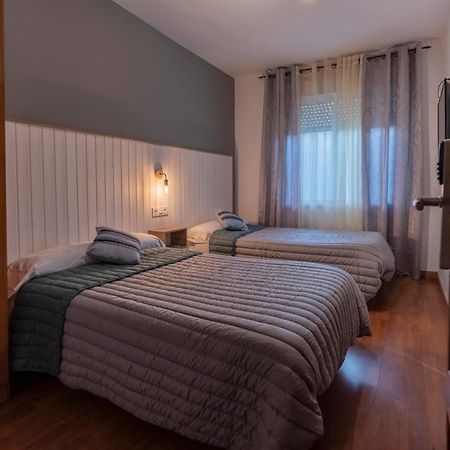 Hostal Julio Cesar 라 비르헨 델 카미노 외부 사진