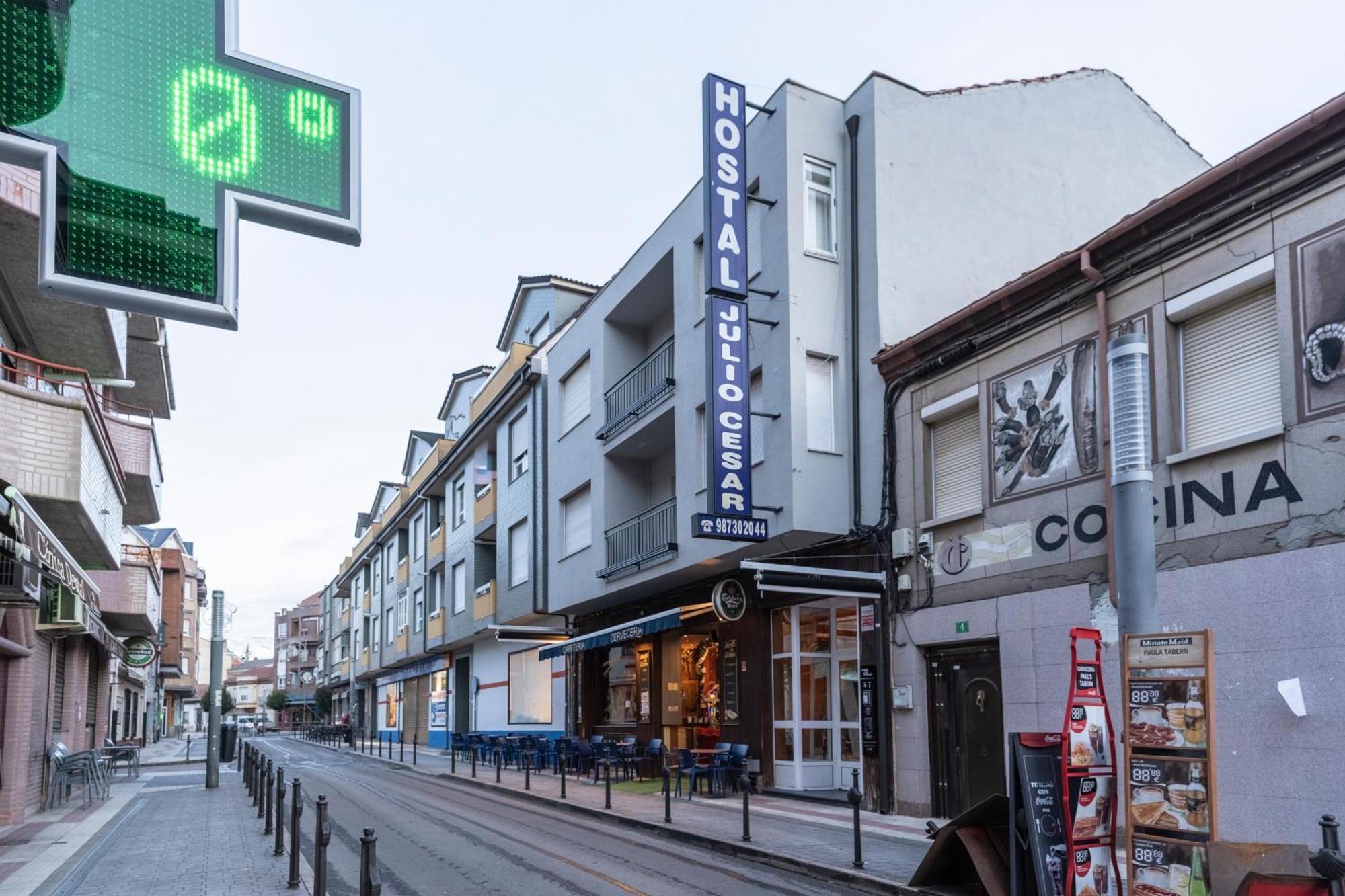 Hostal Julio Cesar 라 비르헨 델 카미노 외부 사진