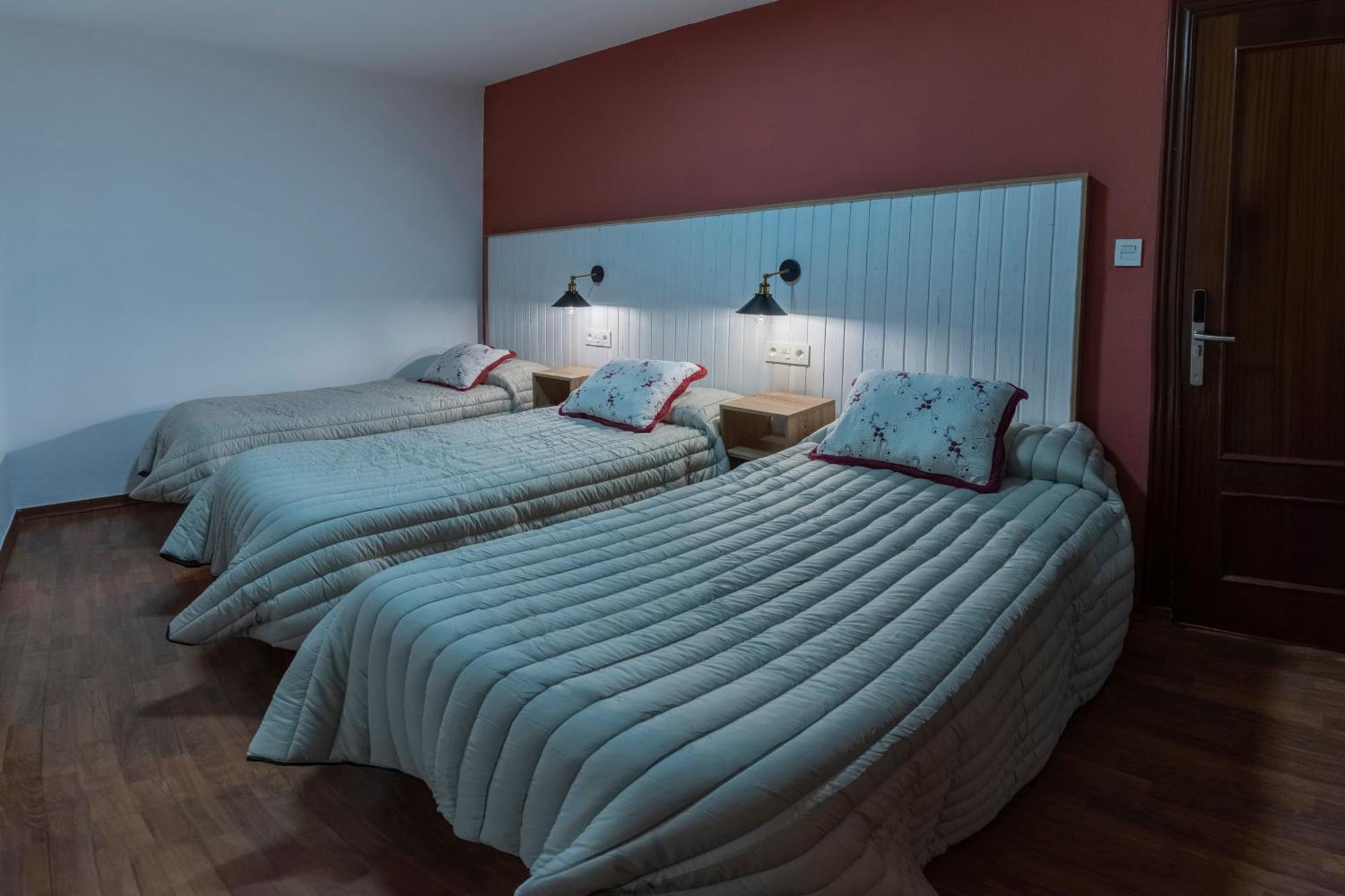 Hostal Julio Cesar 라 비르헨 델 카미노 외부 사진