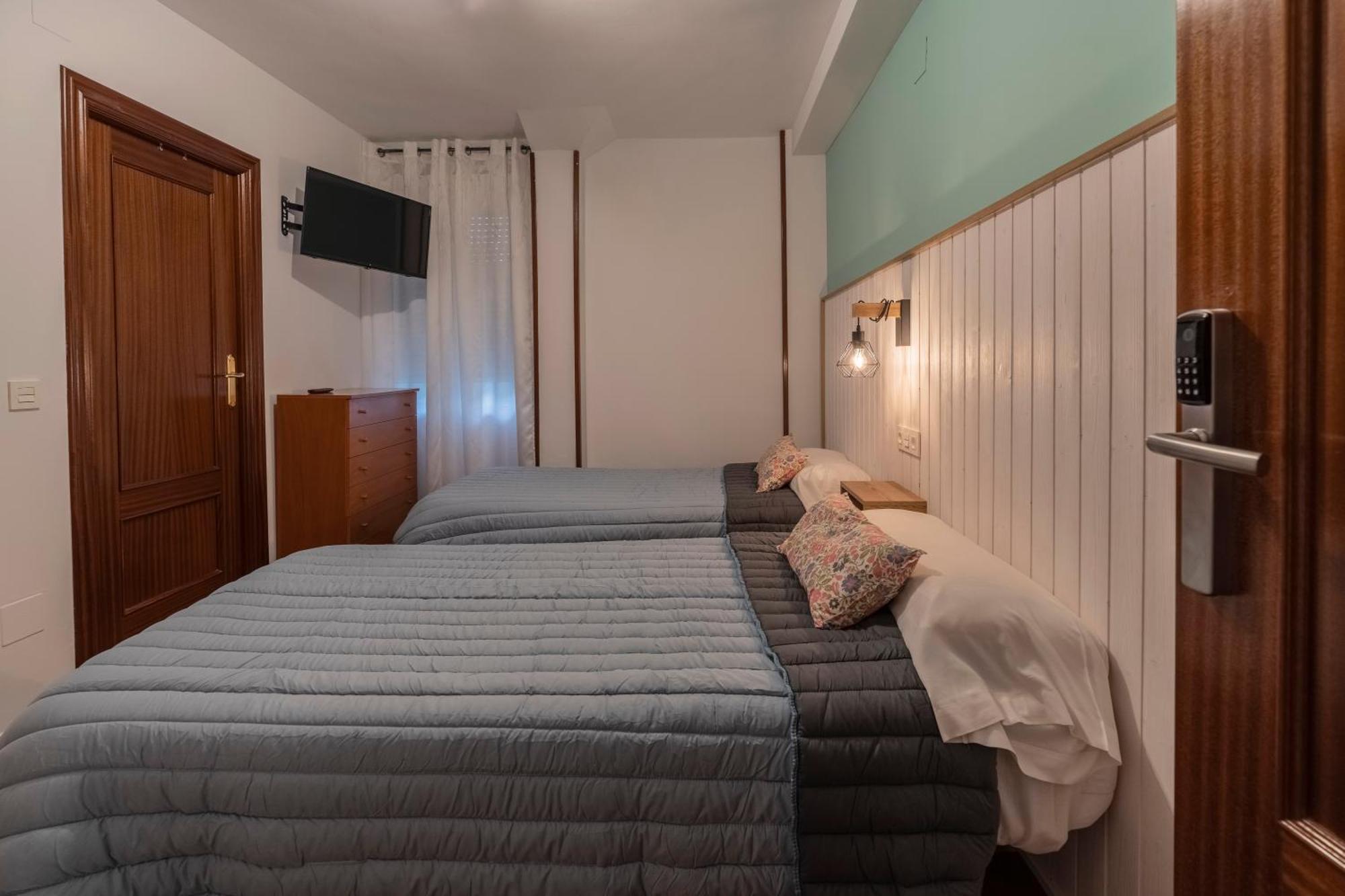 Hostal Julio Cesar 라 비르헨 델 카미노 외부 사진